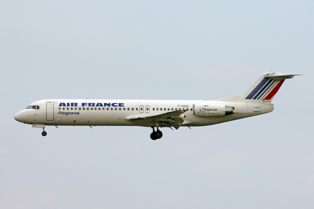 Air France (Oprated by Régional), F-GIOG, Fokker 100, msn: 11364, 31.August 2007, LYS Lyon-Saint-Exupéry, France.

