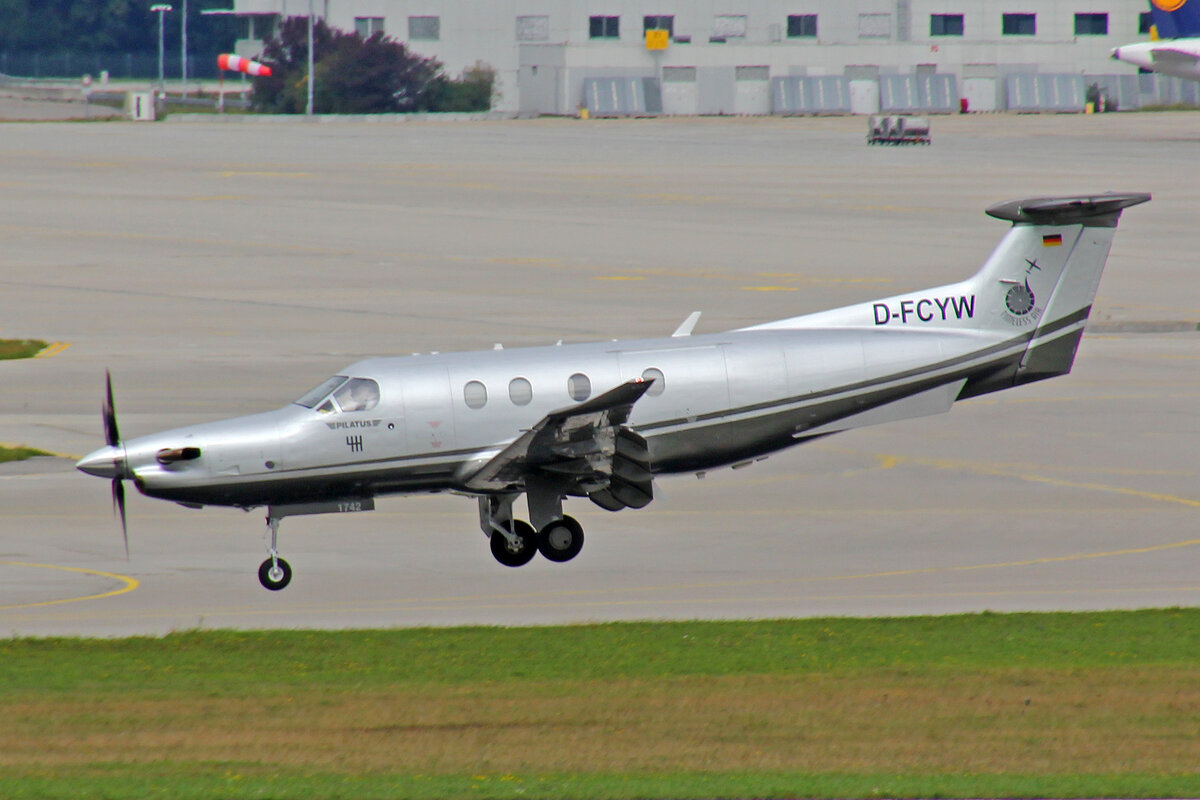 Air Independence, D-FCYW, Pilatus PC-12/47E, msn: 1742, 11.September 2022, MUC München, Germany.