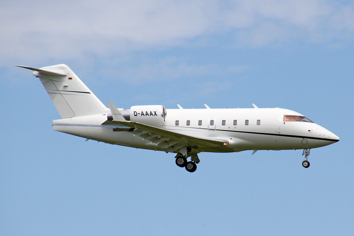 Air Independence GmbH, D-AAAX, Bombardier Challenger 604, 29.Juli 2017, ZRH Zürich, Switzerland.