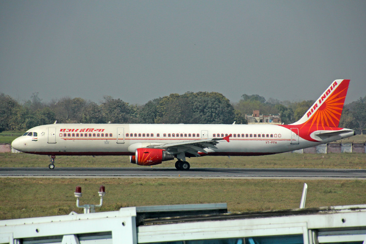 Air India, VT-PPA, Airbus A321-211, 28.Februar 2017, VNS Varanasi, India.