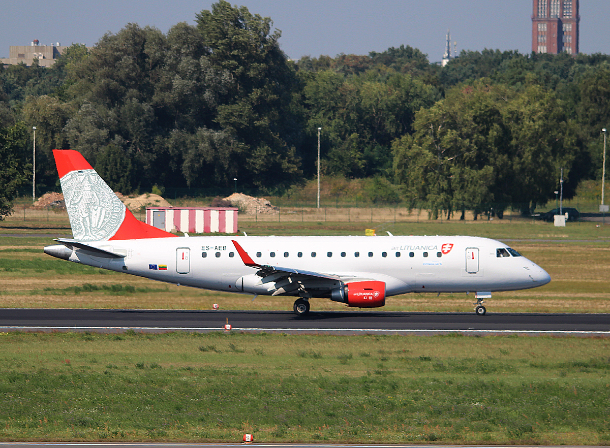 Air Lituanica ERJ-170-100LR ES-AEB nach der Landung in Berlin-Tegel am 06.09.2013