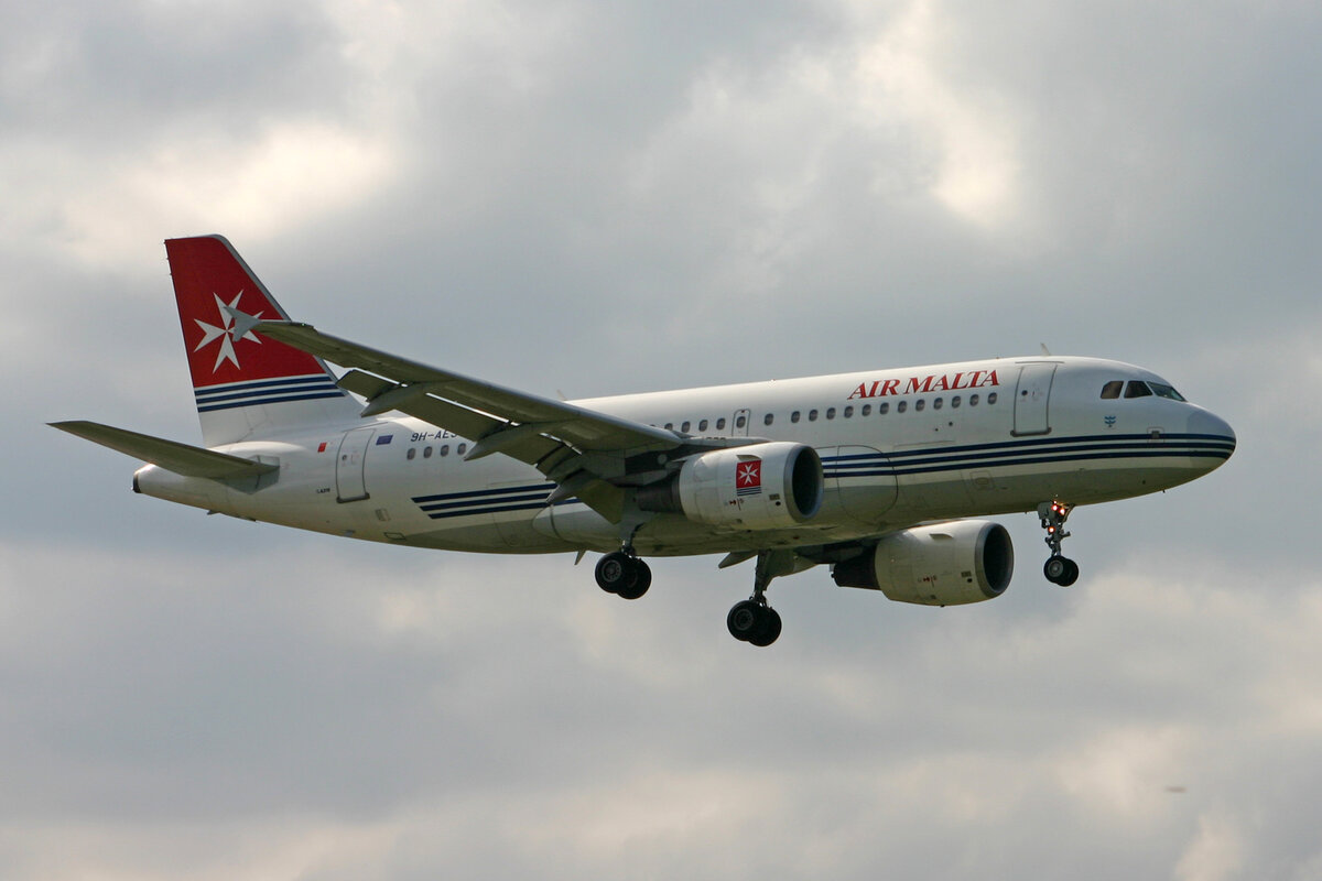 Air Malta, 9H-AEJ, Airbus A319-112, msn: 2186, 01.September 2007, GVA Genève, Switzerland.
