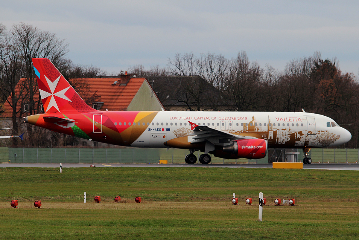 Air Malta A 320-214 9H-AEO kurz vor dem Start in Berlin-Tegel am 29.11.2015