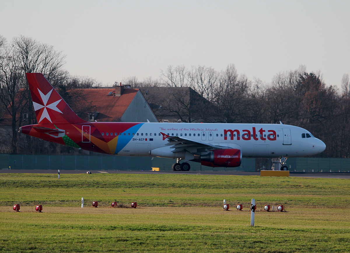 Air Malta A 320-214 9H-AEP kurz vor dem Start in Berlin-Tegel am 06,12,2015