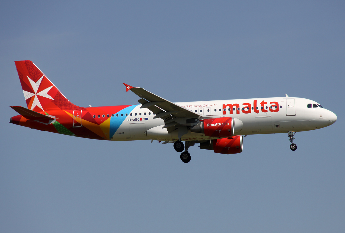 Air Malta A-320 9H-AEQ im Anflug auf 26R in MUC / EDDM / München am 23.07.2013