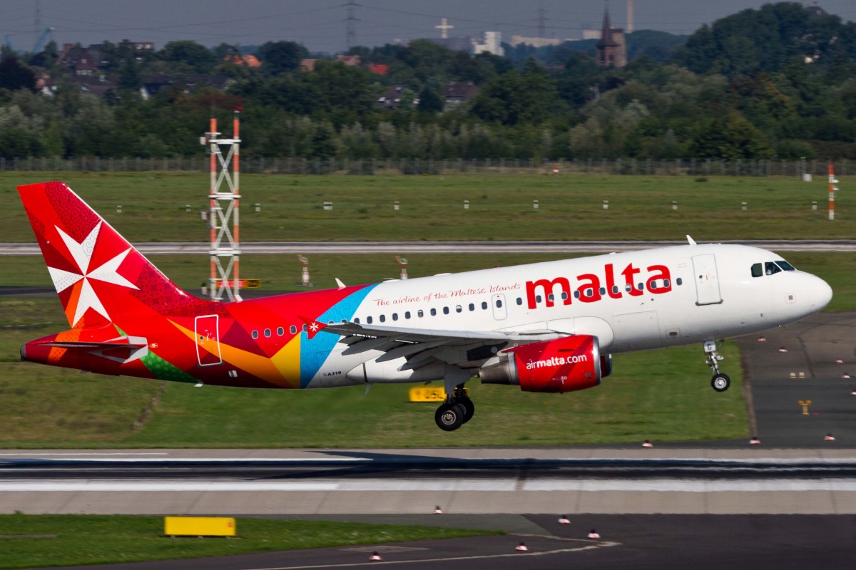 Air Malta (KM/AMC), 9H-AEG  Mdina , Airbus, A 319-112 (neue AM-Lkrg.), 22.08.2015, DUS-EDDL, Düsseldorf, Germany 	
	
