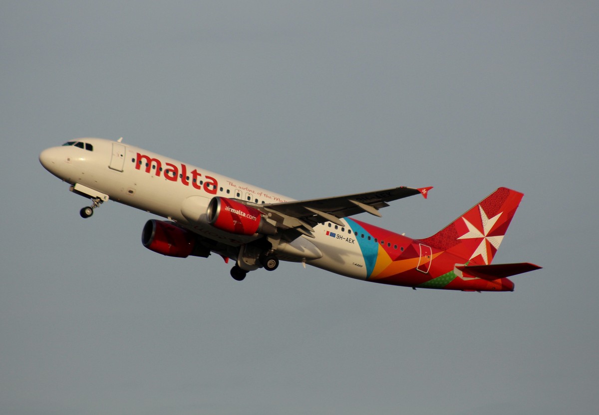 Air Malta,9H-AEK,(C/N 2291),Airbus A 320-214,27.12.2015,DUS-EDDL, Düsseldorf, Germany(Taufname:San Giljan)