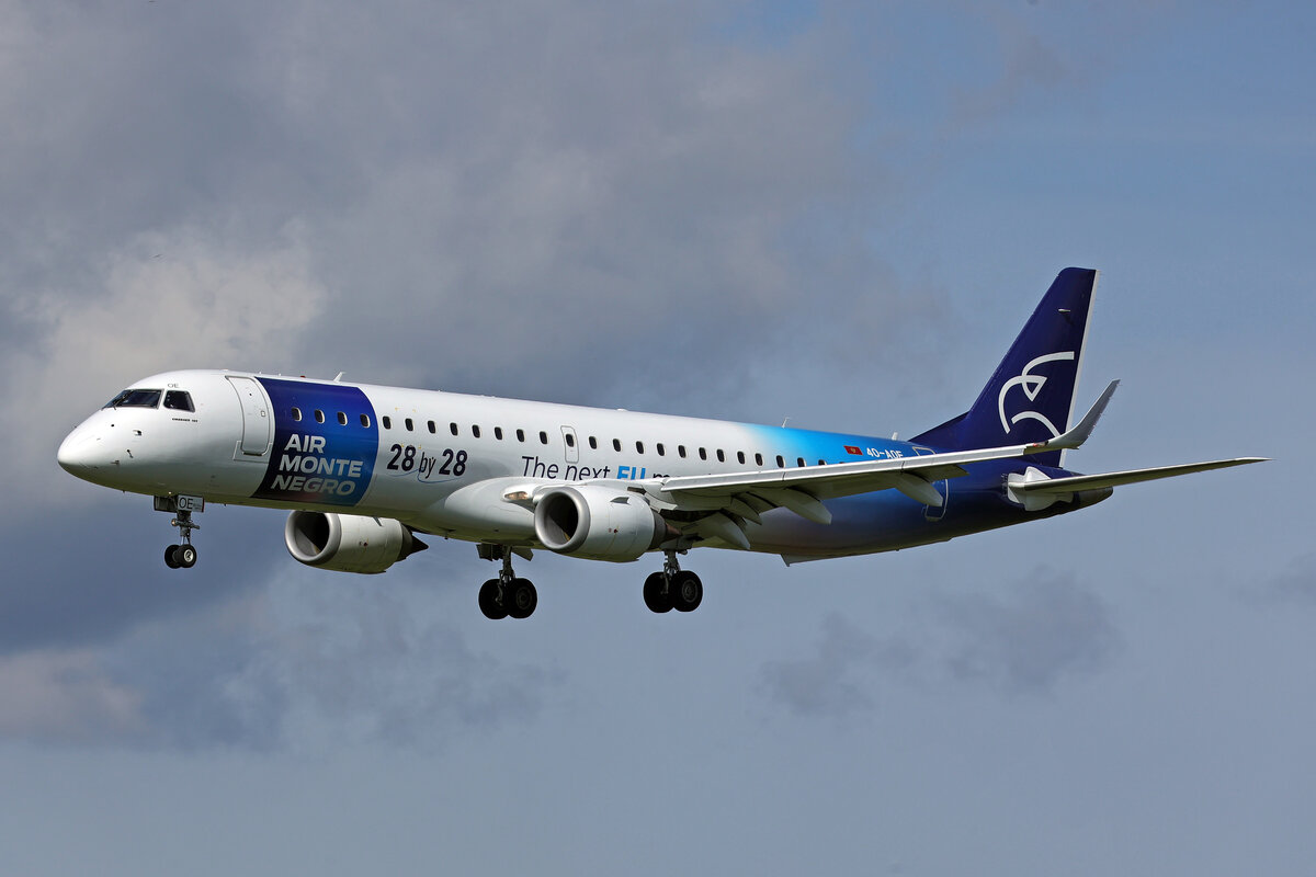 Air Montenegro, 4O-AOE, Embraer ERJ-195LR, msn: 19000184,  The Next EU Member 28 by 28 , 17.Mai 2026, ZRH Z�rich, Switzerland.