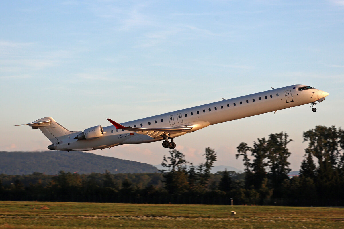 Air Nostrum, EC-LPG, Bombardier CRJ-1000, msn: 19021, 11.August 2023, ZRH Zürich, Switzerland.