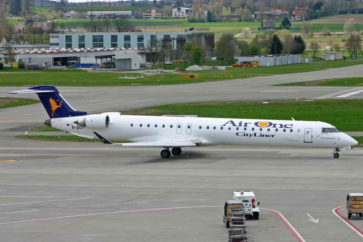 Air One, EI-DOT, Bombardier CRJ-900ER, msn: 15066, 19.April 2008, ZRH Zürich, Switzerland.