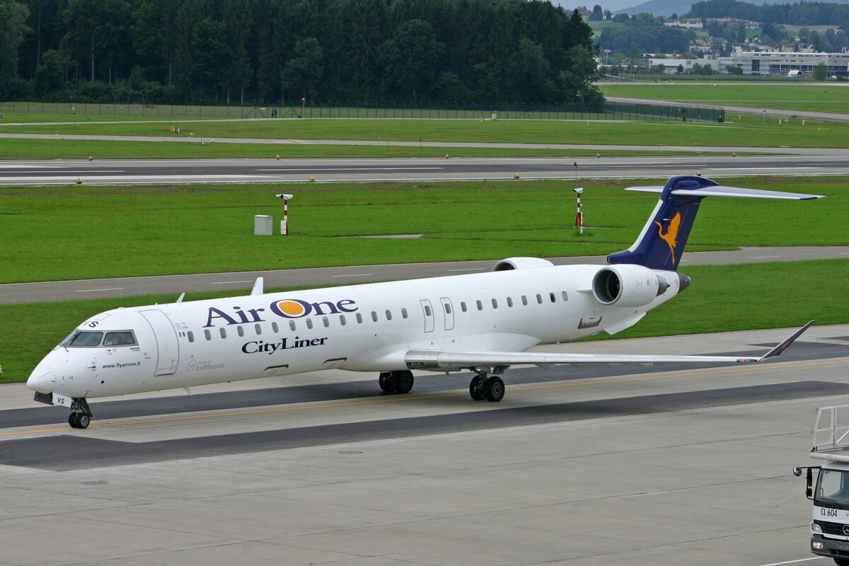 Air One, EI-DVS, Bombardier CRJ-900ER, msn: 15119, 06.September 2008, ZRH Zürich, Switzerland.
