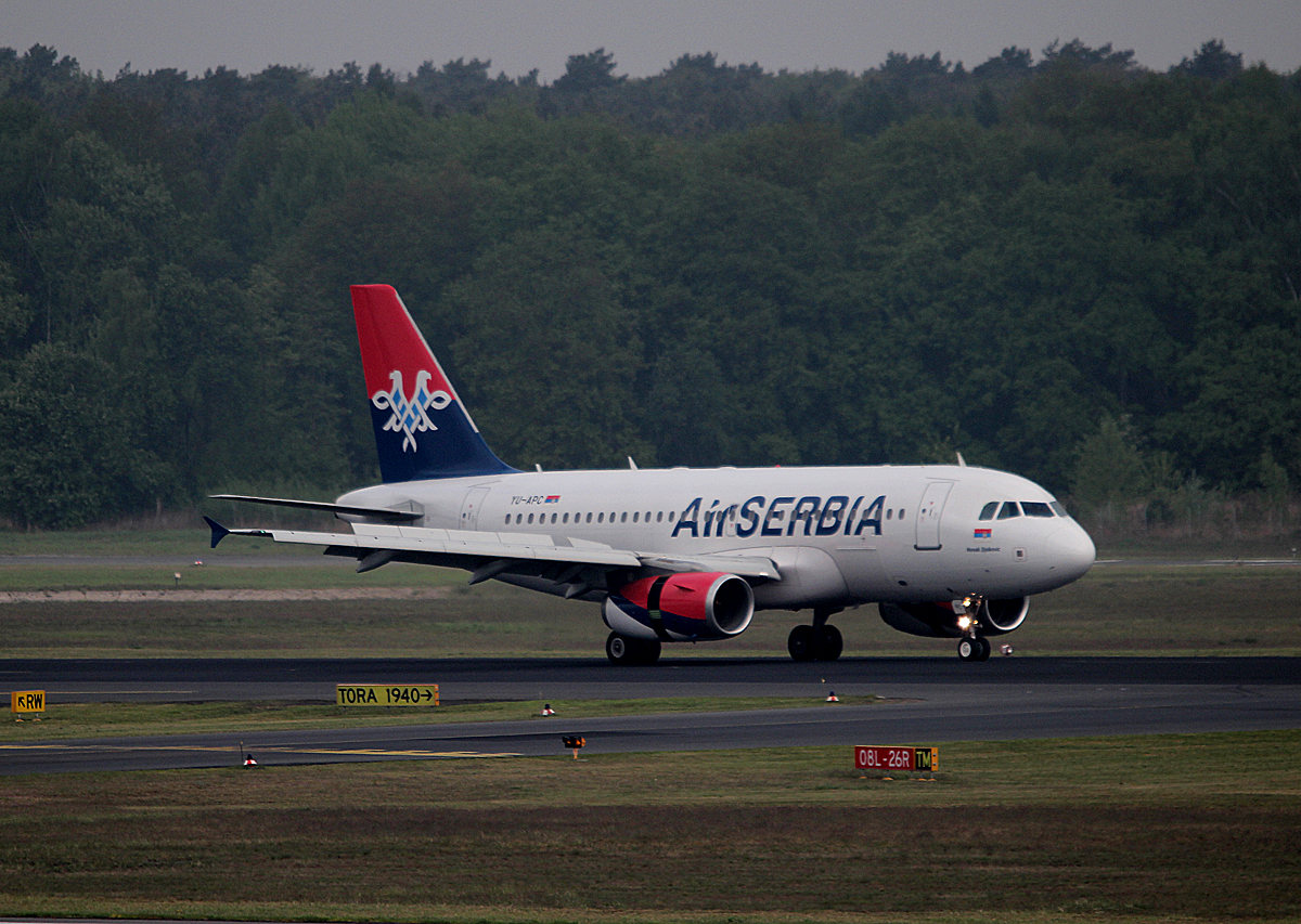 Air Serbia A 319-131 YU-APC nach der Landung in Berlin-Tegel am 27.04.2014