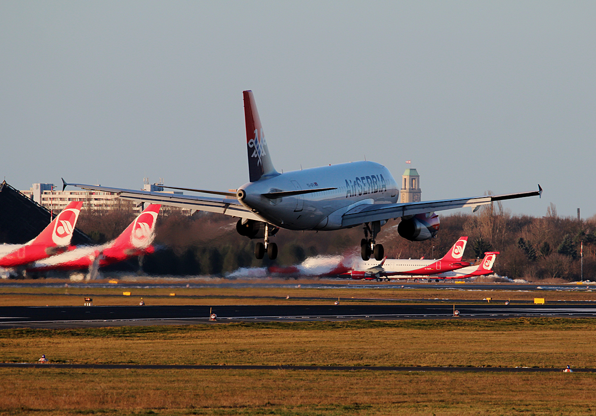 Air Serbia A 319-132 YU-APA bei der Landung in Berlin-Tegel am 08.02.2015