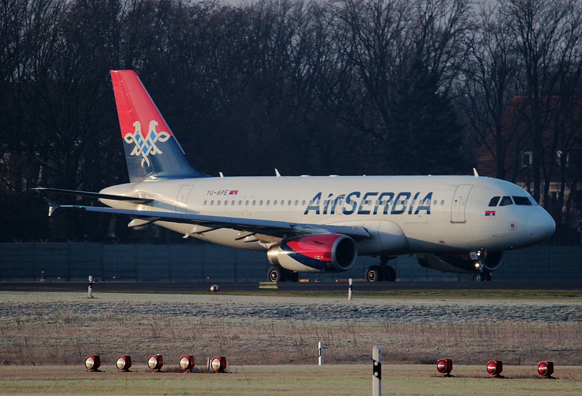 Air Serbia A 319-132 YU-APE kurz vor dem Start in Berlin-Tegel am 18.01.2015