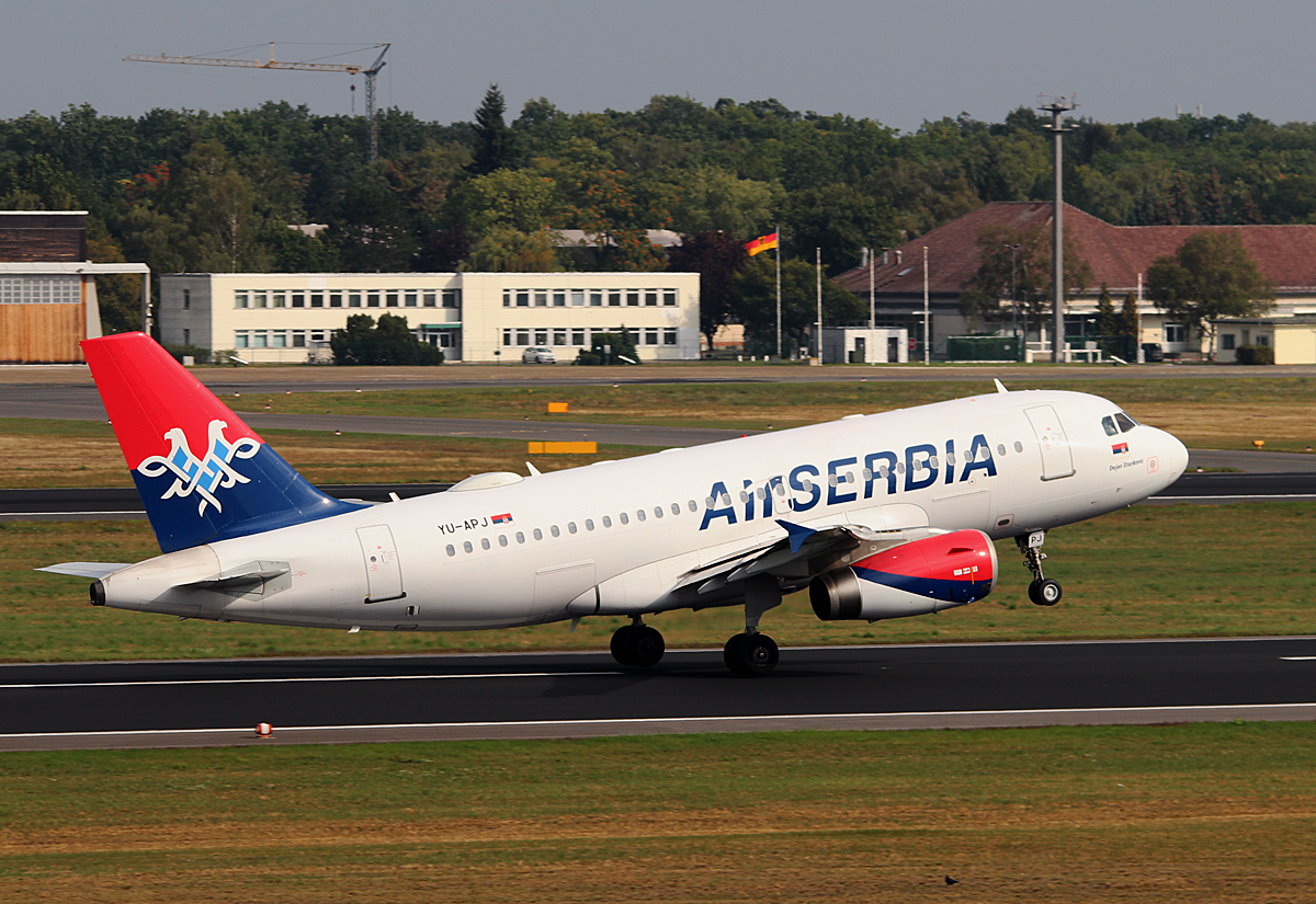 Air Serbia A 319-132 YU-APJ beim Start in Berlin-Tegel am 13.08.2015
