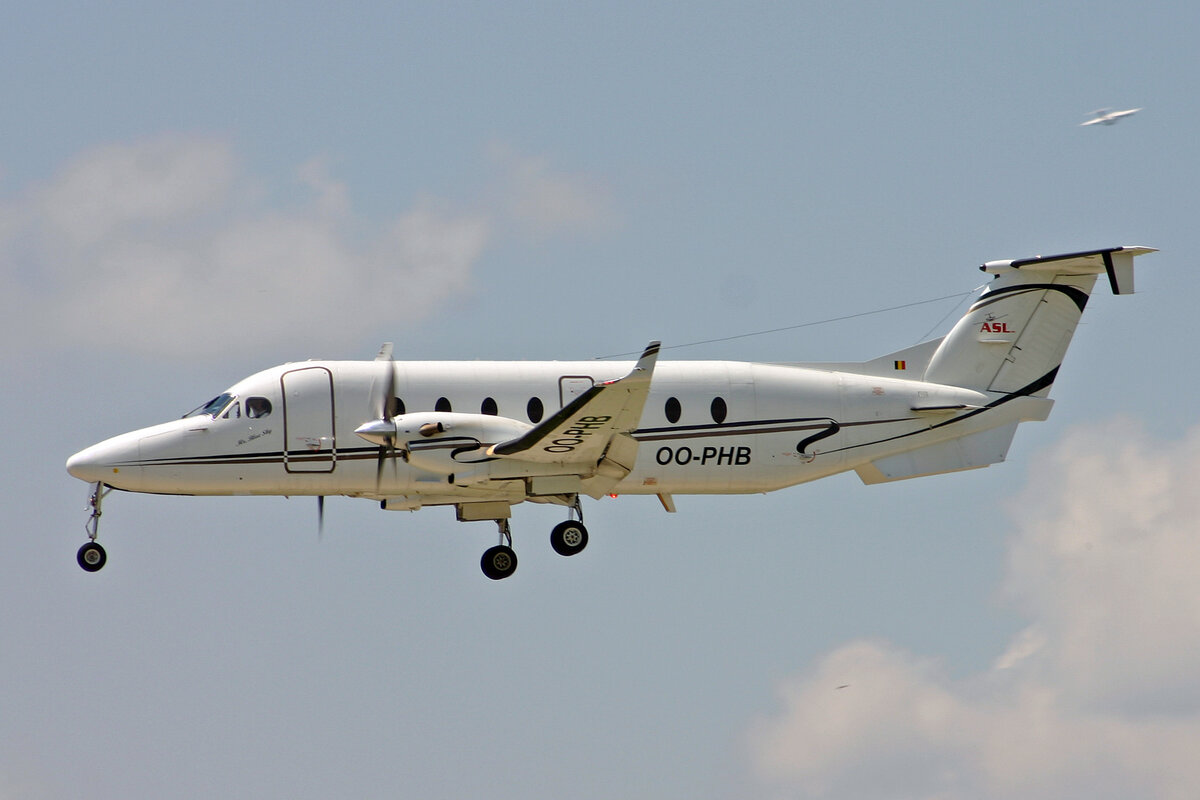 Air Service Liege, OO-PHB, Beechcraft 1900D, msn: UE106, 09.Juni 2008, ZRH Z�rich, Switzerland.