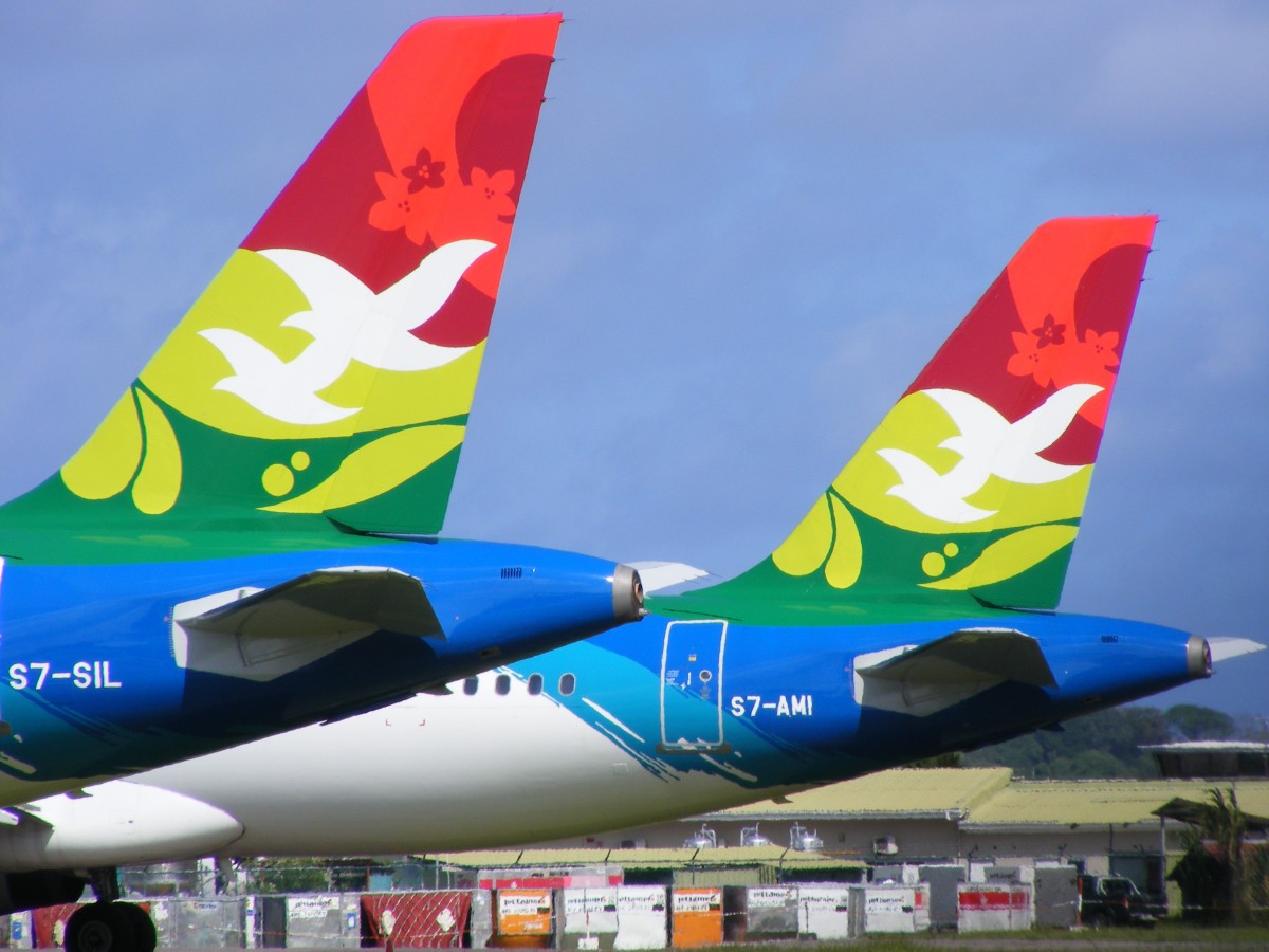 Air Seychelles, S7-AMI und S7-SIL, Airbus A 320 (Seitenleitwerk/Tail), Seychelles International Airport (SEZ), 1.10.2015