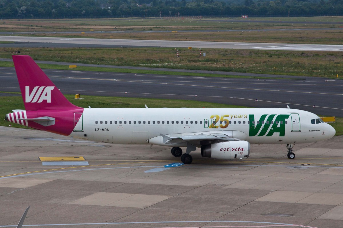 Air Via (LZ-VIM), LZ-MDA  25-years - Sticker , Airbus, A 320-232, 27.06.2015, DUS-EDDL, Düsseldorf, Germany