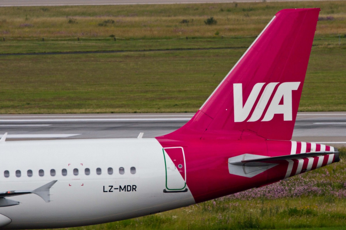 Air Via (LZ-VIM), LZ-MDR  25-years - Sticker , Airbus, A 320-232 (Seitenleitwerk/Tail), 27.06.2015, DUS-EDDL, Düsseldorf, Germany