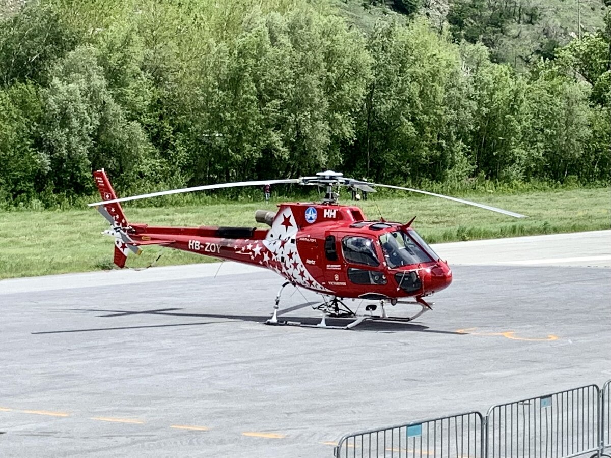 Air Zermatt, Airbus H125, HB-ZOY, 13.5.23, Heliport Raron.