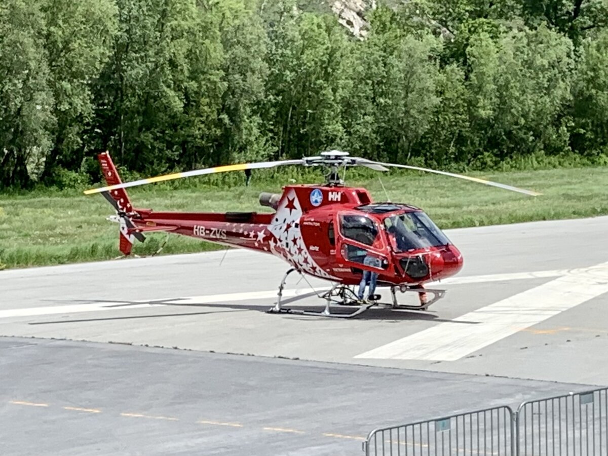 Air Zermatt, Airbus H125, HB-ZVS, 13.5.23, Heliport Raron.
