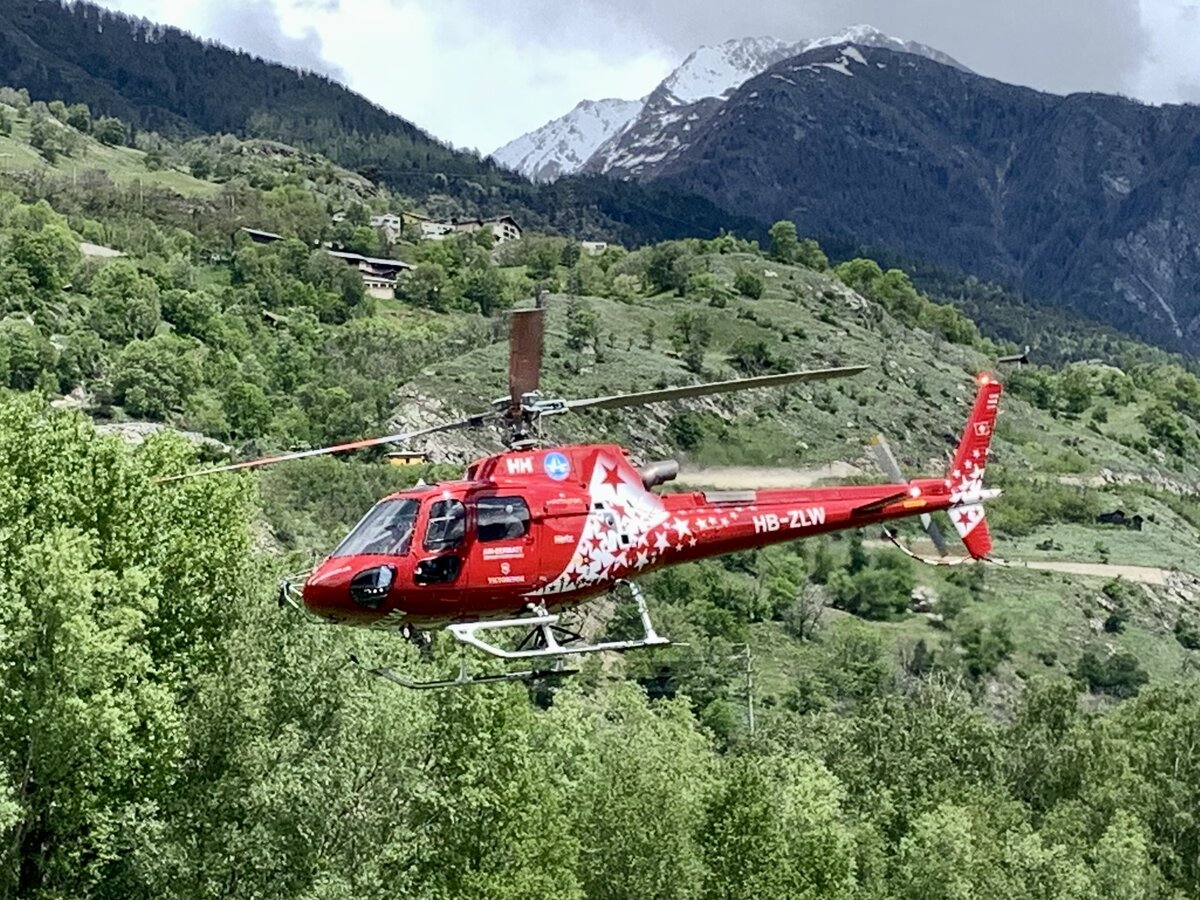 Air Zermatt, H125, HB-ZLW, 13.5.23, Heliport Raron.