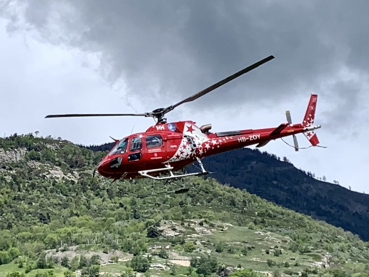 Air Zermatt, H125, HB-ZOY, 13.5.23, Heliport Raron.