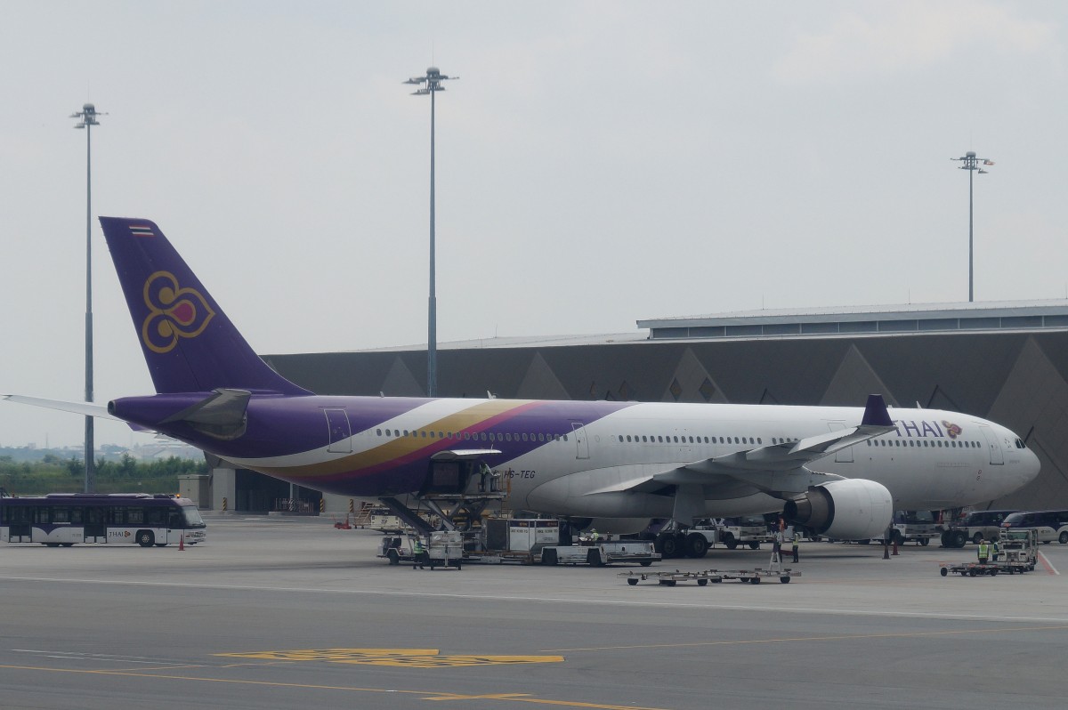 Airbus A 330 (HS-TEG) der THAI am Suvarnabhumi Airport in Bangkok am 25. August 2014.