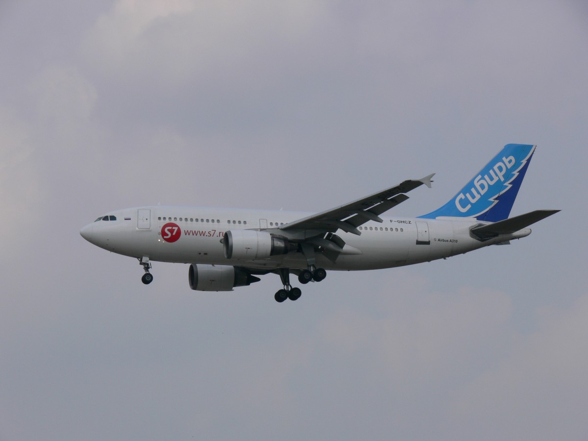 Airbus A310-304 F-OHCZ S7 - Siberia Airlines am 29.07.2006 in Frankfurt.