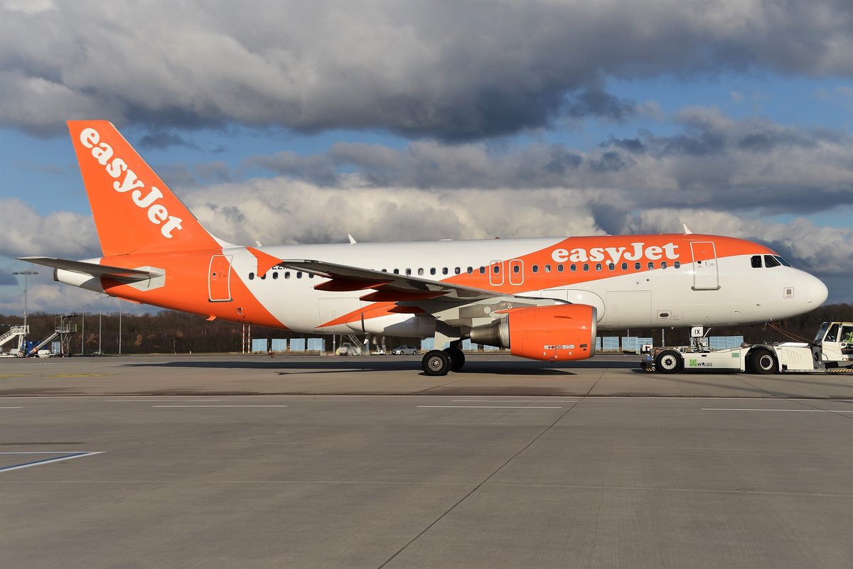Airbus A319-111 - U2 EZY easyJet - 2605 - G-EZIX - 12.12.2018 - CGN
