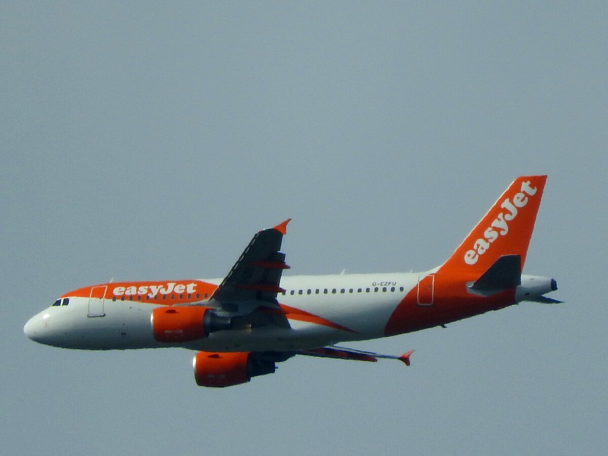 Airbus A319-111,G-EZFU von easyJet befindet sich im Anflug auf den Flughafen SALZBURG; 230318