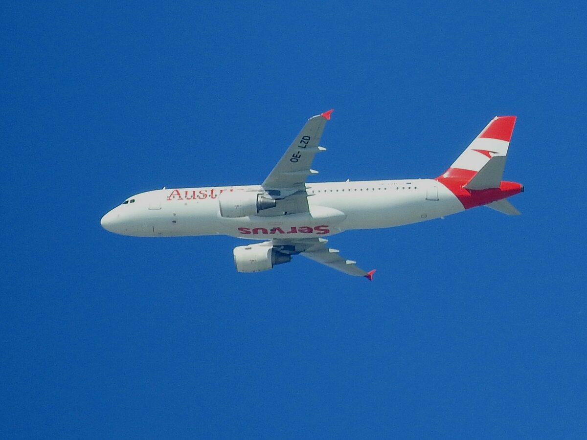 Airbus A320-214, Kennung:OE-LZD der Austrian-Airlines; im Flugraum über dem Neusiedlersee, in Richtung Flughafen Wien-Schwechat; 230504