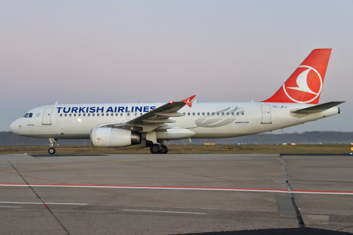 Airbus A320-232 - TK THY THY Turkish Airlines 'Edremit' - 3239 - TC-JPJ - 03.12.2016 - CGN