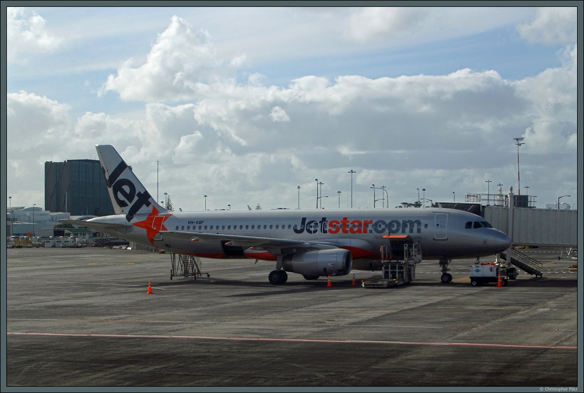 Airbus A320-232 VH-VQF der australischen Billigfluggesellschaft Jetstar Airways am 29.10.2016 in Auckland.