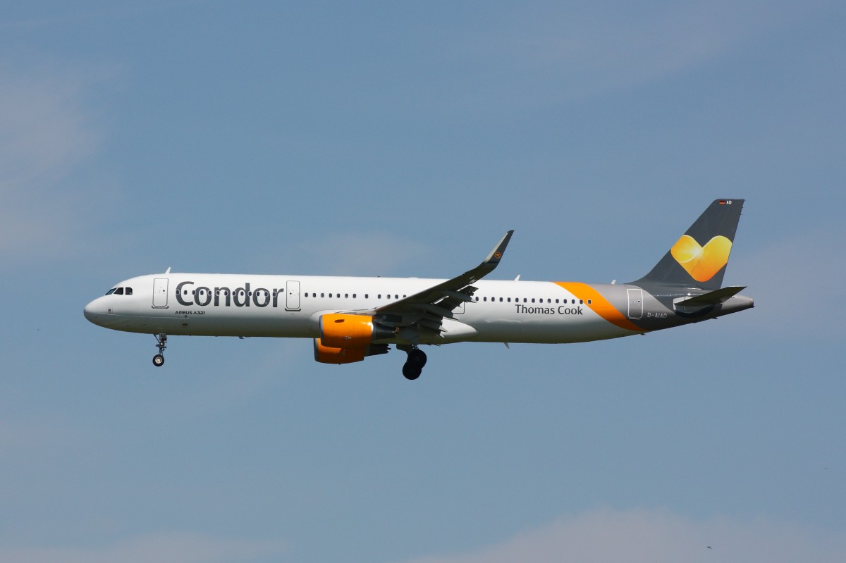 Airbus A321 (Condor, D-AIAD) erreicht mit dem Flug aus Palma de Mallorca den Flughafen Leipzig/Halle. Fotografiert am 31.05.2014. 