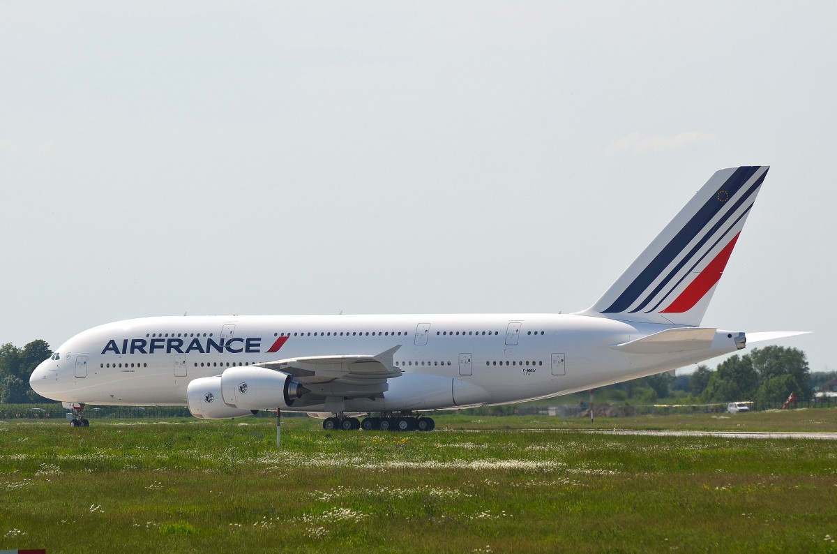 Airbus A380 F-WWSV von Air France aufgenommen am 21.05.14 in Hamburg Finkenwerder.