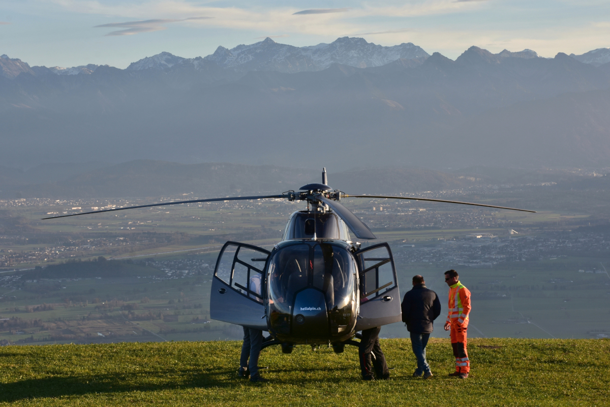 Airbus Helicopters H120B Colibri HB-ZBB am 15.11. 2020 (noch nicht ganz) abflugbereit am St. Anton ob Oberegg AI (Schweiz)