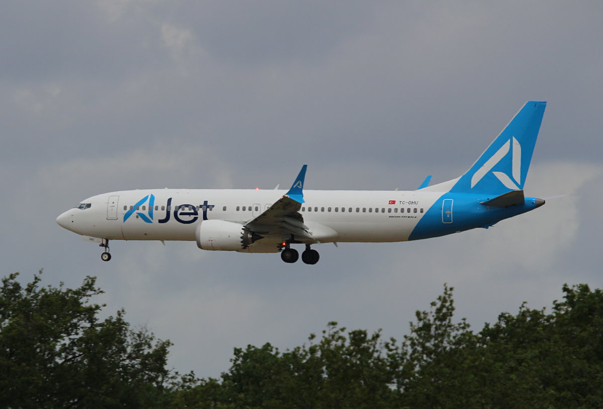 AJet, Boeing B 737 MAX 8, TC-OHU, BER, 09.06.2026