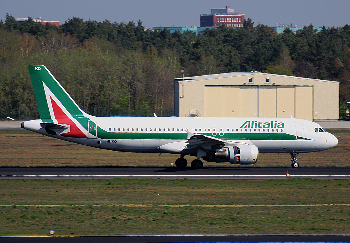 Alitalia, Airbus A 320-2124, I-BIKO, TXL, 19.04.2019