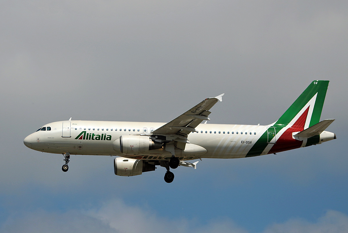 Alitalia, Airbus A 320-216, EI-DSV, TXL, 26.05.2017