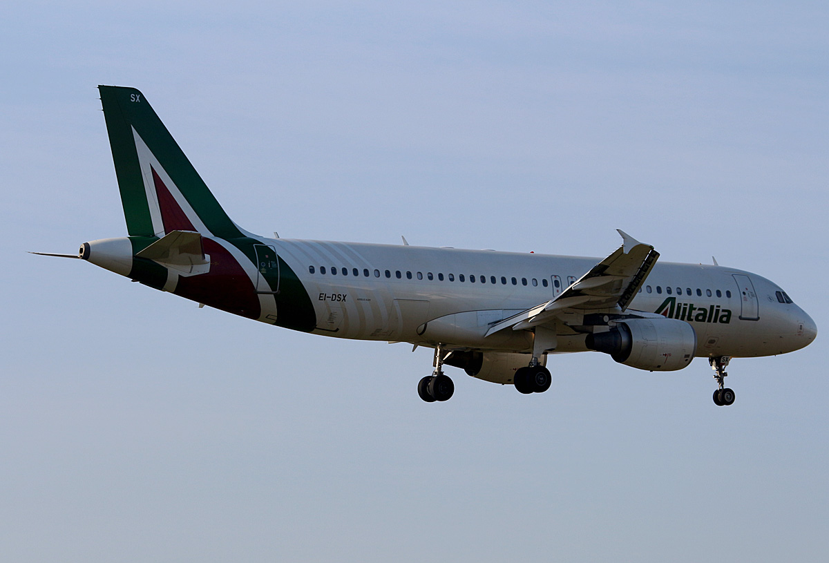 Alitalia, Airbus A 320-216, EI-DSX, TXL, 26.03.2017