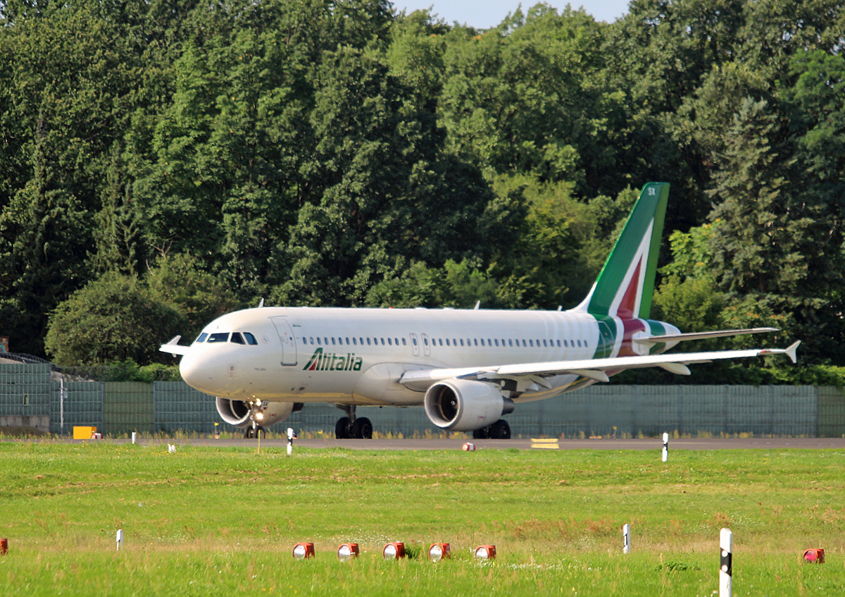 Alitalia, Airbus A 320-216, EI-DSX, TXL, 05.08.2017