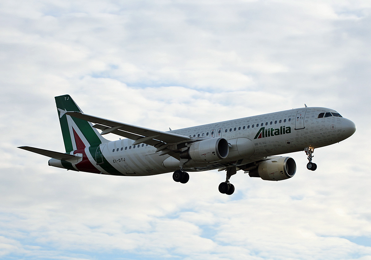 Alitalia, Airbus A 320-216, EI-DTJ, TXL, 29.12.2019