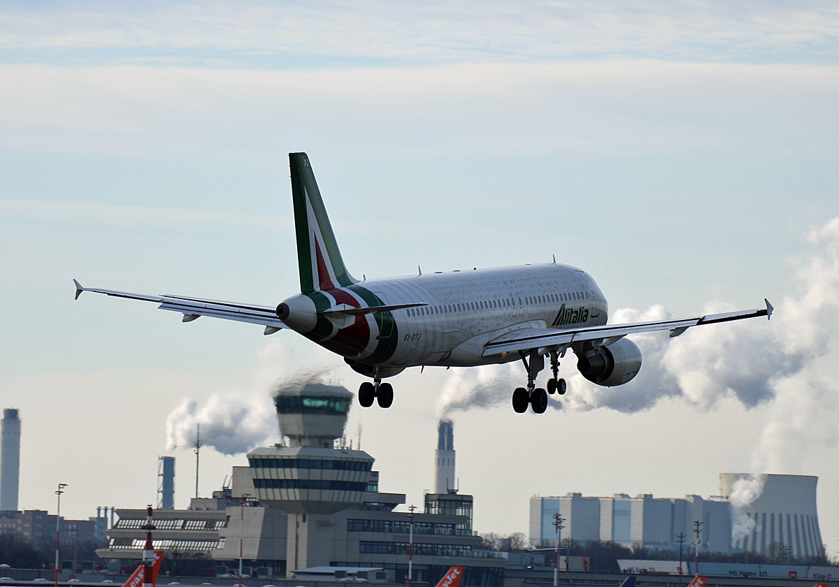 Alitalia, Airbus A 320-216, EI-DTJ, TXL; 29.12.2019