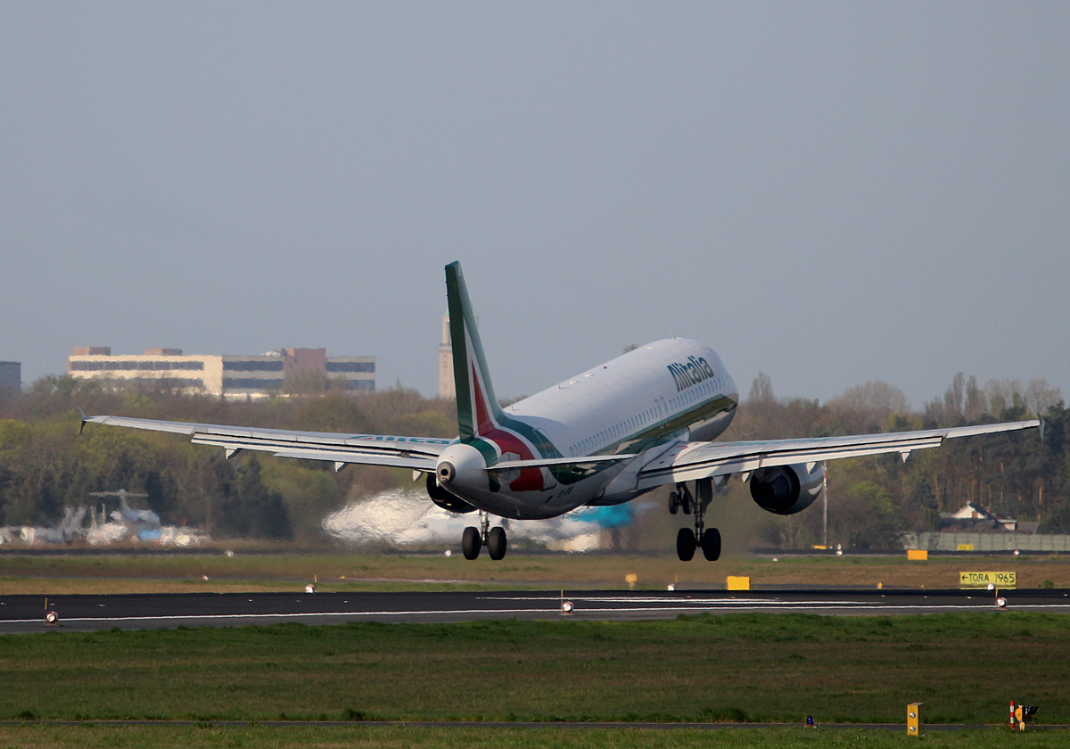 Alitalia, Airbus A 320-216, EI-EIB, TXL, 14.04.2017