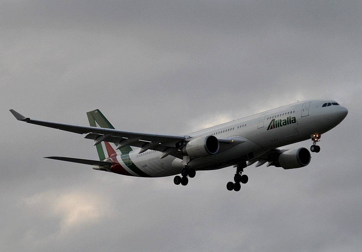 Alitalia, Airbus A 330-202, I-EJGA, TXL, 14.04.2017
