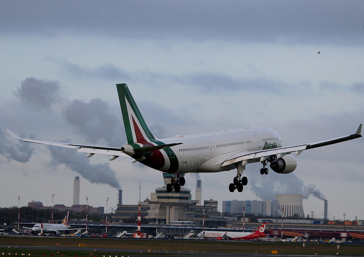 Alitalia, Airbus A 330-202, I-EJGA, TXL, 14.04.2017