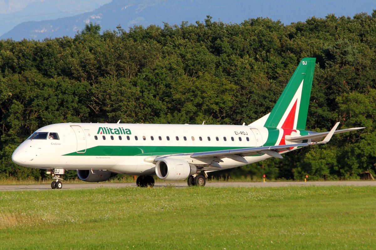 Alitalia CityLiner, EI-RDJ, Embraer ERJ-175LR, msn: 17000342,  Parco Nazionale Del Circeo , 09.August 2014, GVA  Genève, Switzerland.