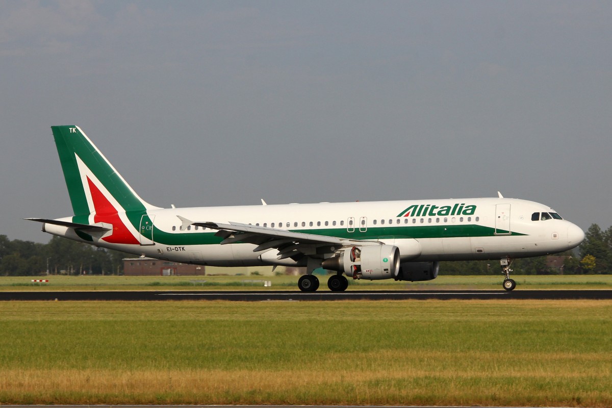 Alitalia, EI-DTK, Airbus A320-216, 4.Juli 2015, AMS  Amsterdam, Netherlands.