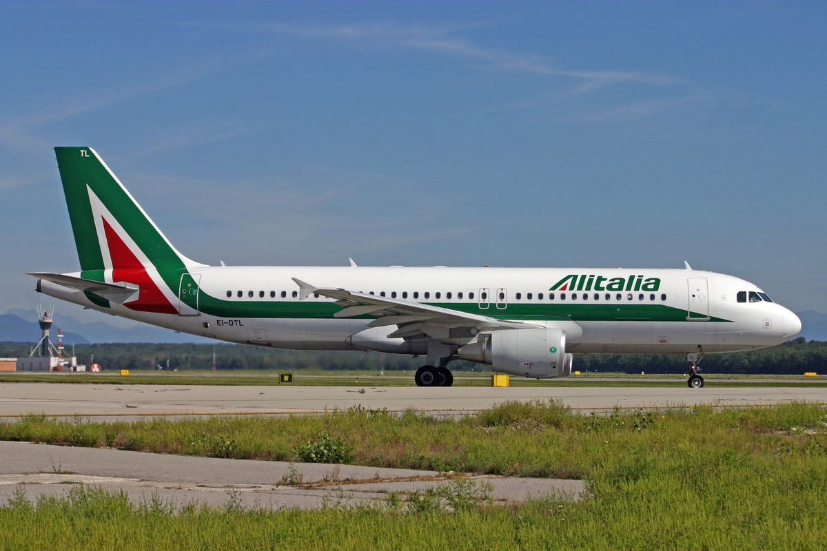 Alitalia, EI-DTL, Airbus A320-216, msn: 4108,  Gabriele D Annunzio , 11.September 2010, MXP Milano Malpensa, Italy.